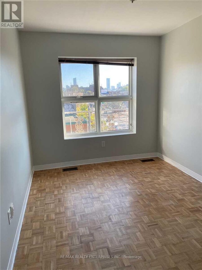 Photo du bâtiment - 770-770 College St