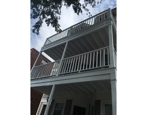Building Photo - 526 Talbot Ave