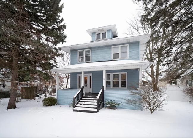 Building Photo - 720 E Ludington Ave