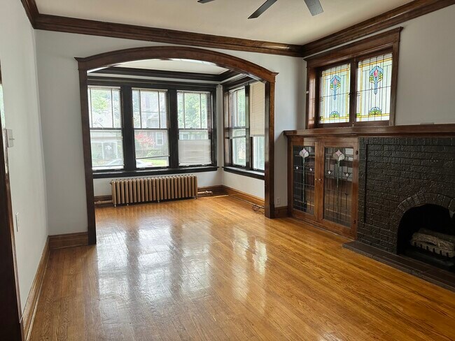 Foto del edificio - 5130 W Montrose Ave