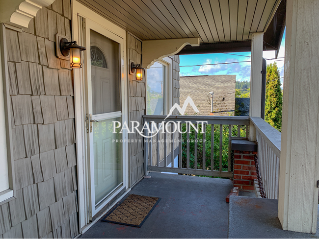 Foto del edificio - 3 Bedroom with Detached Garage and Office!