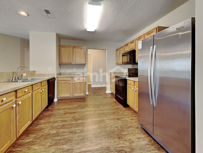 Foto del edificio - 5013 Springdale Dr