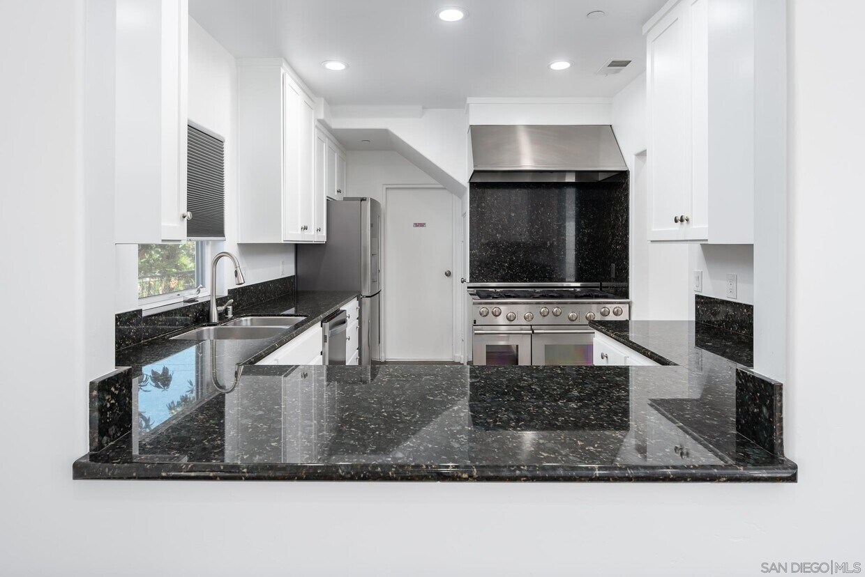 Foto principal - 402 W Lincoln Ave