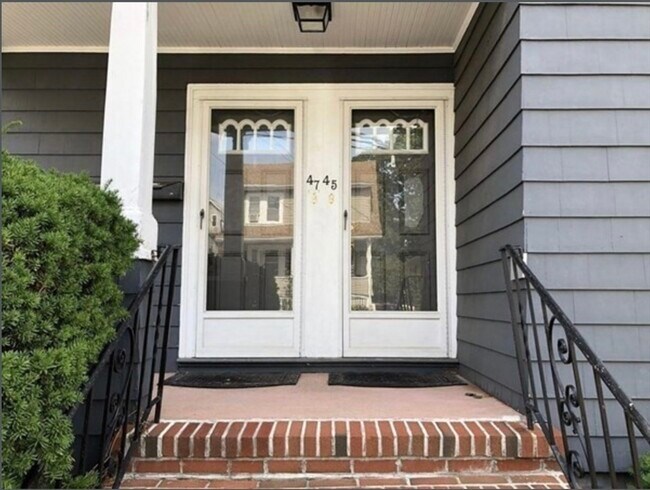 Building Photo - 45 Sycamore St