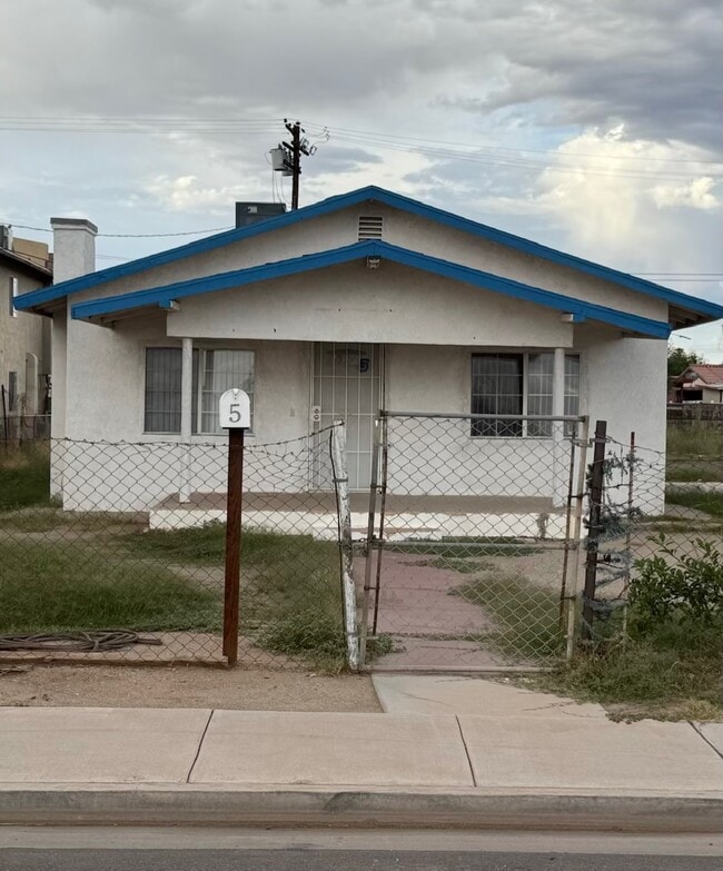 Building Photo - 5 Palm Dr