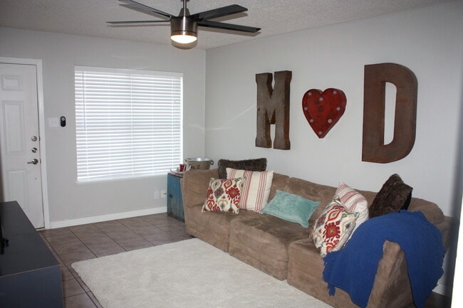 Foto del edificio - 3408 Dolphin Dr