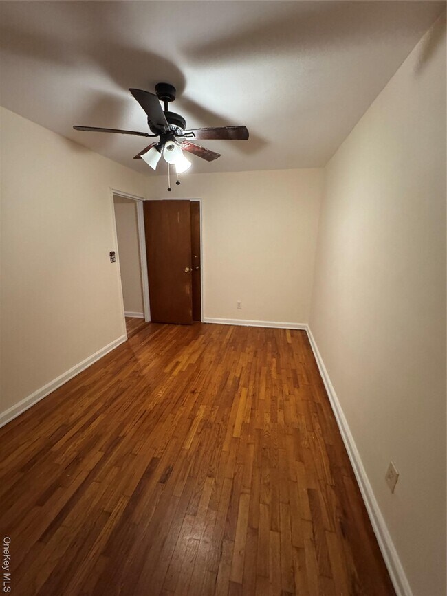 Foto del edificio - 3807 Laconia Ave