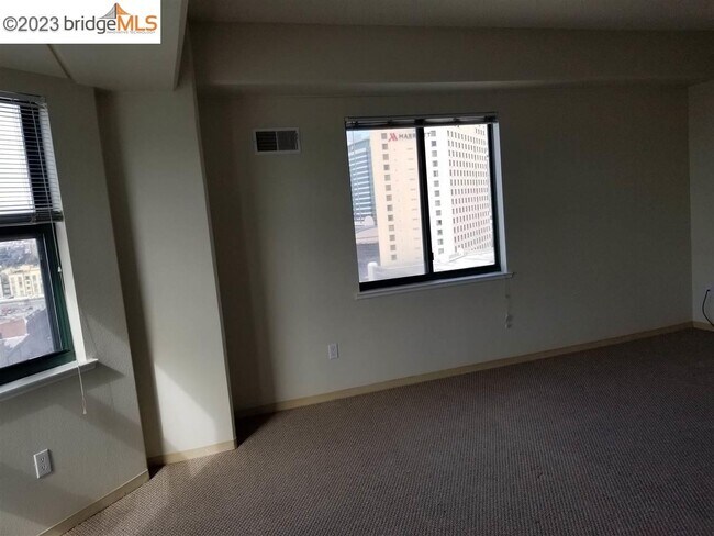 Foto del edificio - 988 Franklin St