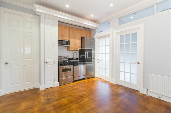 Foto del edificio - RENOVATED NO-FEE 2 BED WITH PRIVATE BALCON...