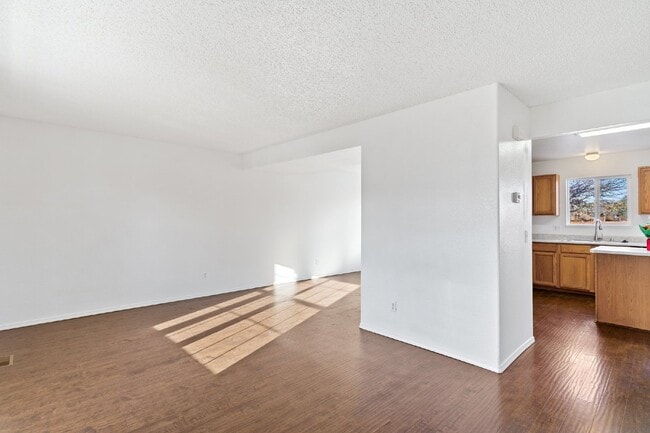 Building Photo - Spacious 6BR Home with Finished Basement –...