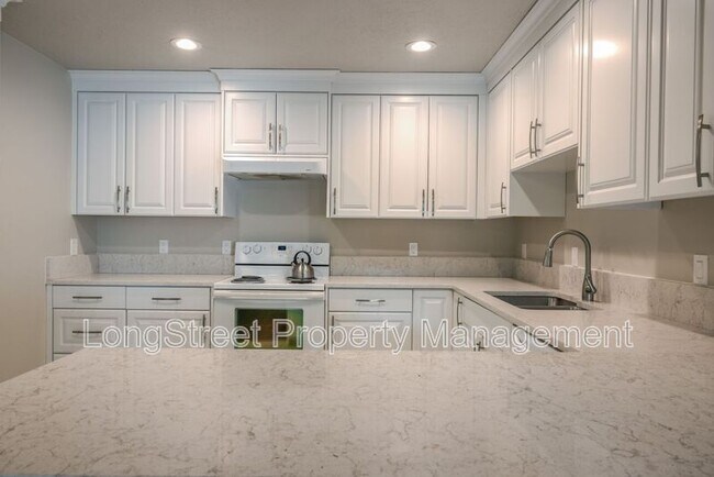 Building Photo - 430 NE 176th Ave