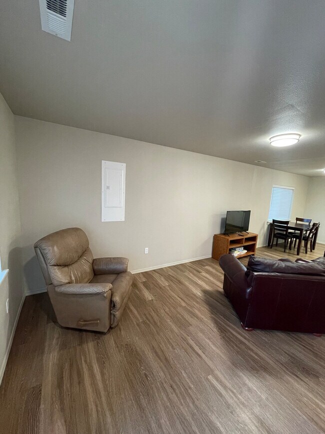 Building Photo - 601 S Kent St