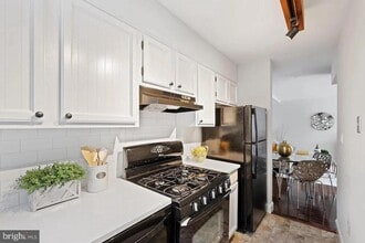 Building Photo - 3835 Davis Pl NW