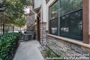 Foto del edificio - 7342 Oak Manor Dr