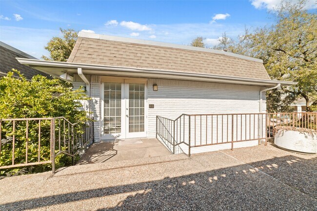 Foto del edificio - 3300 Yorktown St