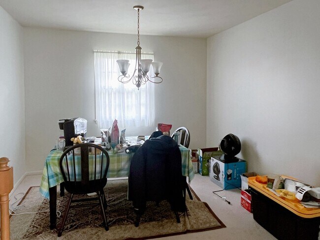 Building Photo - Well-maintained 4-bed, 2-bath Home in the WL School District