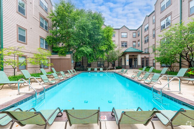 Piscina - Canal Square