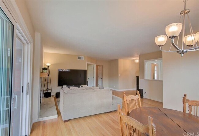 Building Photo - 1448 W West Ave