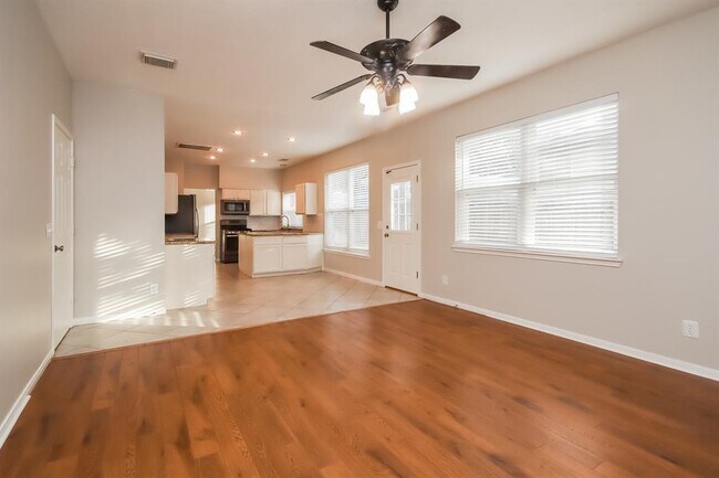 Building Photo - 2913 Veva Dr