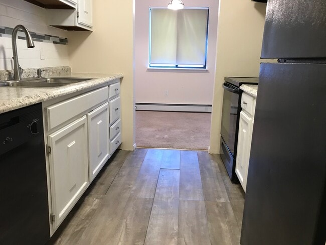 Very functional kit - 1408 Cherry Hill Dr