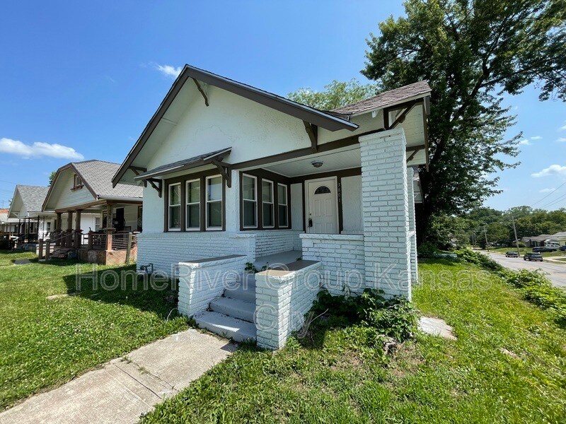Primary Photo - 3801 E 39th St
