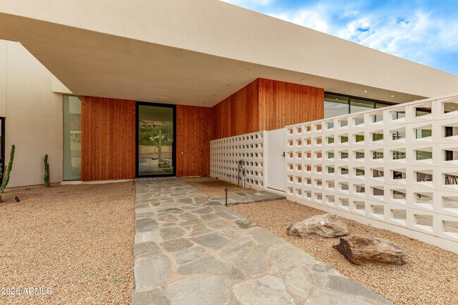 Foto del edificio - 4905 E White Gates Dr