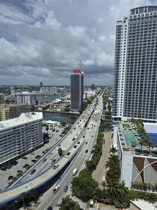 Foto del edificio - 4111 S Ocean Dr
