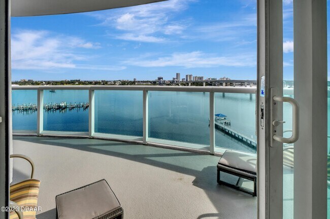 Foto del edificio - 231 Riverside Dr