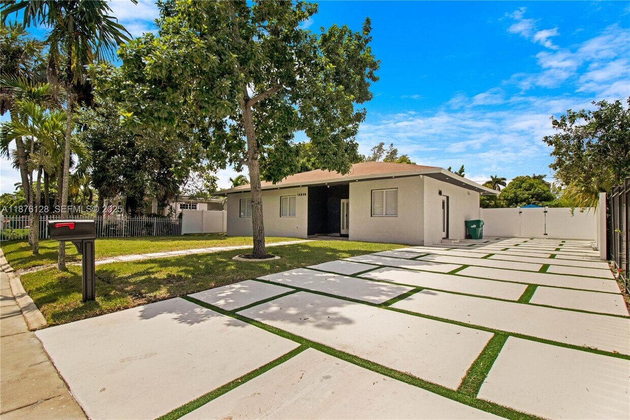 Foto principal - 14840 NE 8th Ave