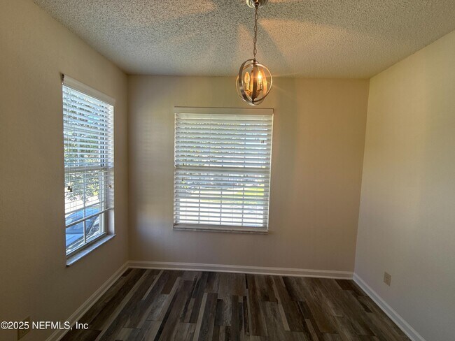 Foto del edificio - 706 Tournament Rd