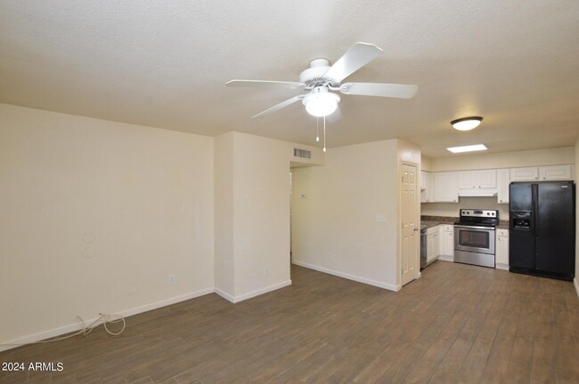 Building Photo - 2719 E Tierra Buena Ln