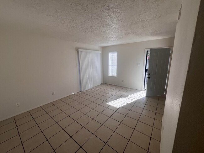 Foto del edificio - 1005 Dickerson Dr SE