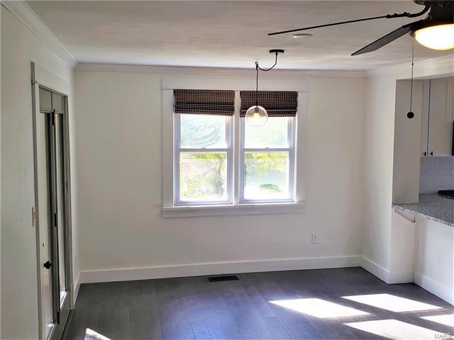 Building Photo - 4 N Iola Dr