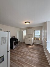 Building Photo - 291 Spruce St