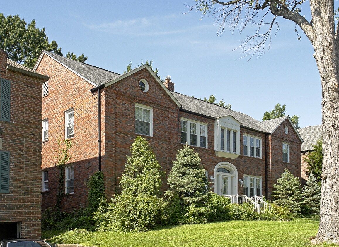 8042 Delmar Blvd, University City, MO 63130 Apartments in University