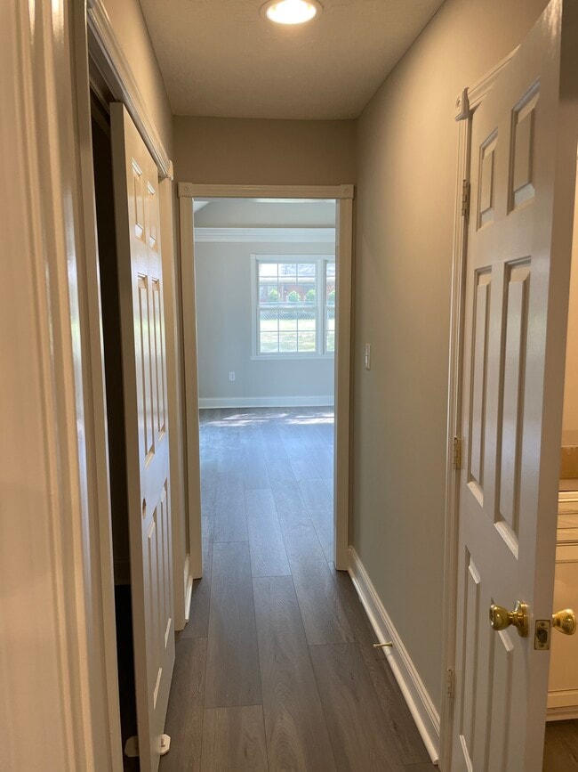 Building Photo - 10717 N Park Ave