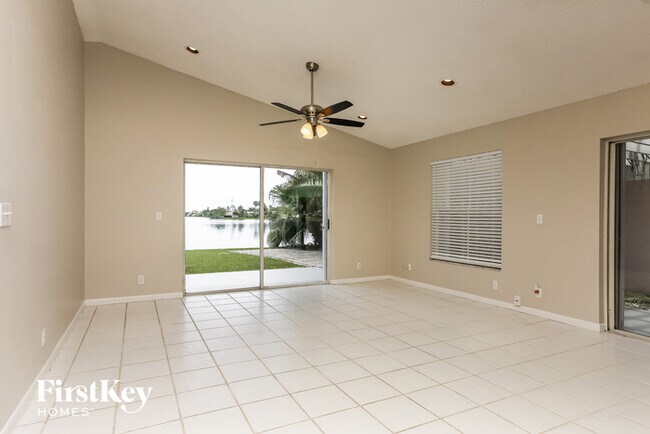 Building Photo - 3202 W Buena Vista Dr