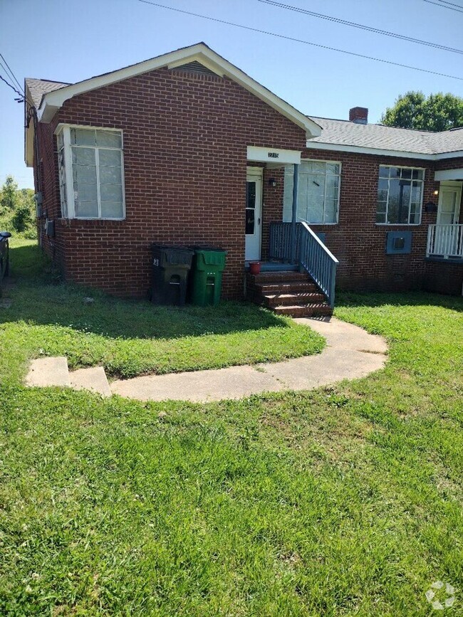 Building Photo - 2715 Watson Dr