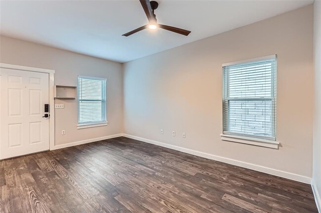 Building Photo - 2106 Cullen Ave