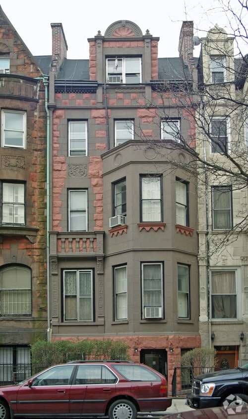 Building Photo - 310 W 90th St