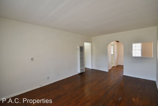 Foto del edificio - 1 br, 1 bath Apartment - 4658 Colfax Avenu...