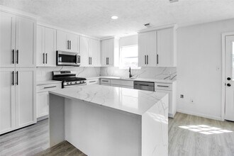 Building Photo - 511 Chaseway Dr