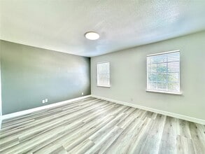 Building Photo - 11127 Village Bend Ln