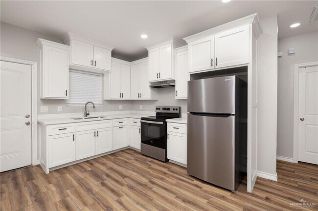 Foto del edificio - 2709 E Israel Ave