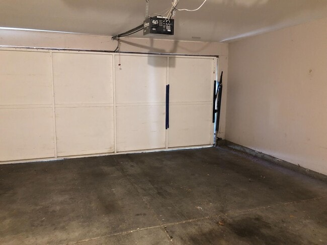 Building Photo - 208 Kenbrook Cir
