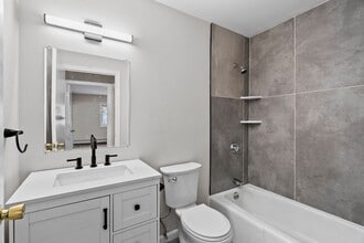 Building Photo - 283-435 Oaklawn Ave