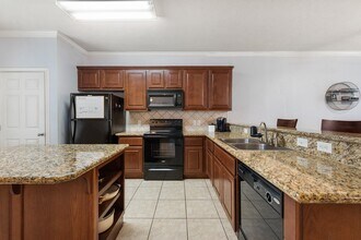 Building Photo - 400 Forest Dr Loop