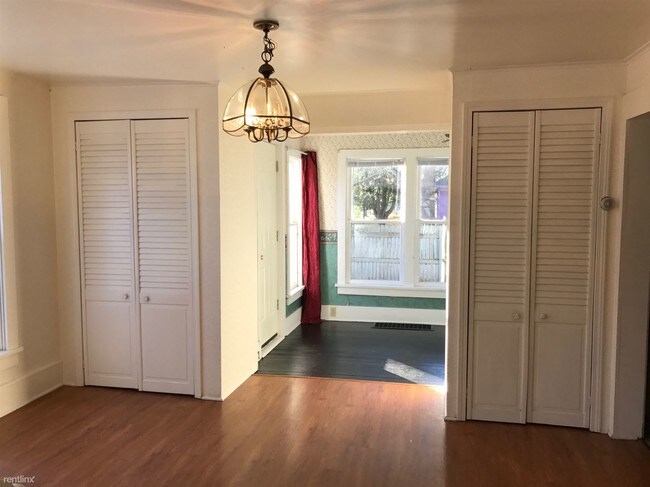 Foto del edificio - 571 Bellows Ave