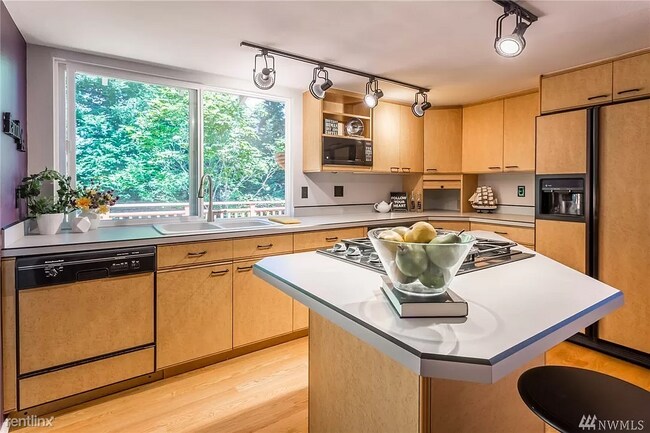 Foto del edificio - 4 br, 2.5 bath House - 4510 166th Place No...