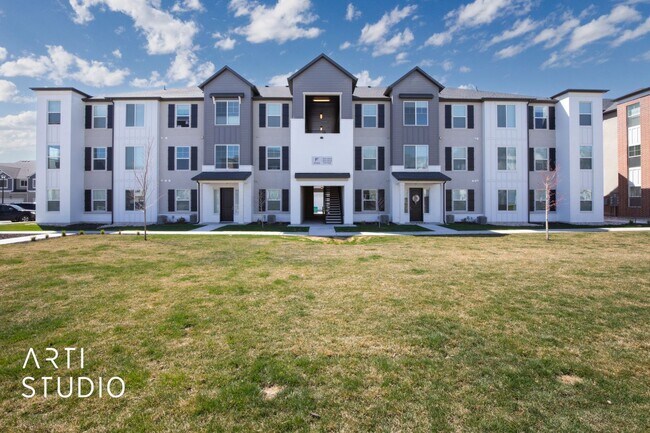 Building Photo - Exquisite Brand New Lehi Condo